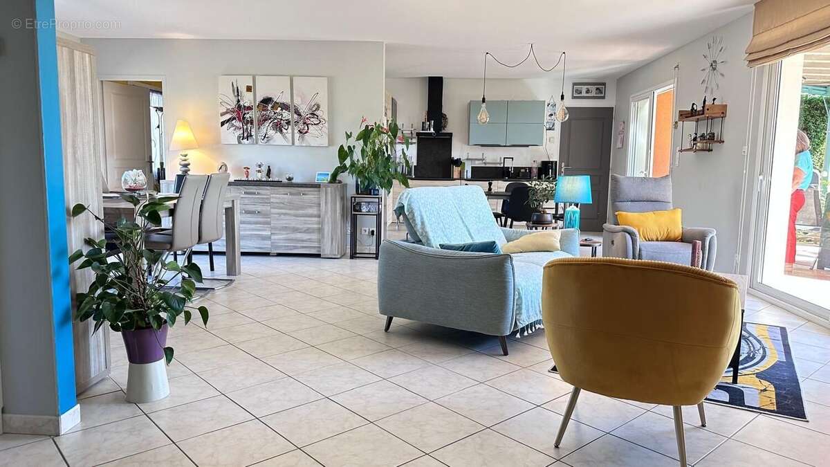pièce de vie - Maison à FAUX