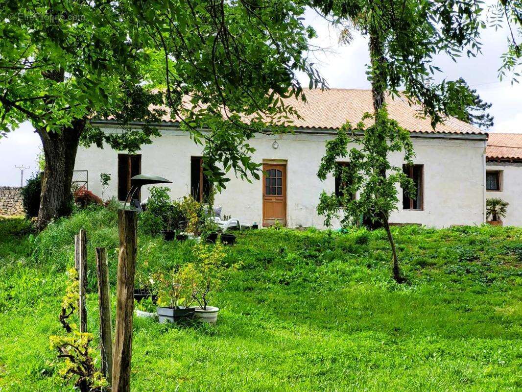 Maison à SAINT-SORLIN-DE-CONAC