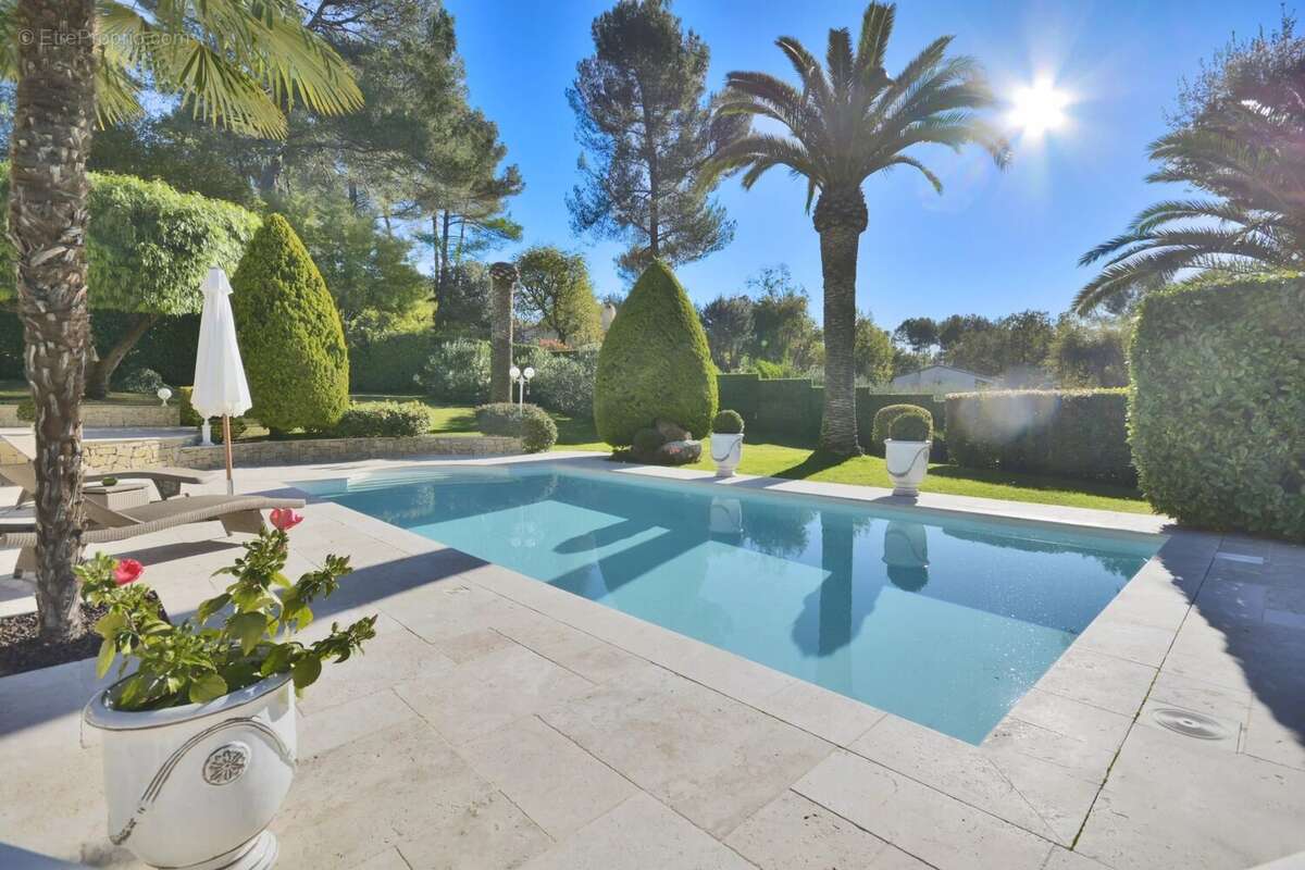 Maison à ROQUEFORT-LES-PINS