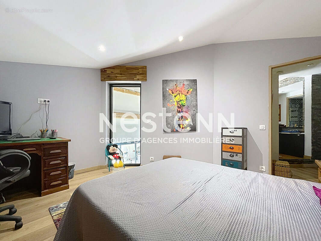 Villa rénovée de 160m2 habitables, 5 pièces, 3 chambres dont 1 de plain-pied, piscine 4x8m, terrain détachable constructible - photo 13
