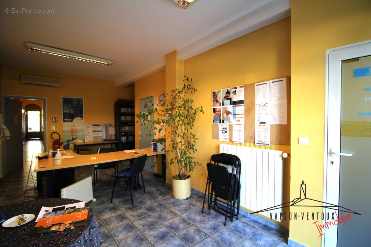 Commerce à VAISON-LA-ROMAINE