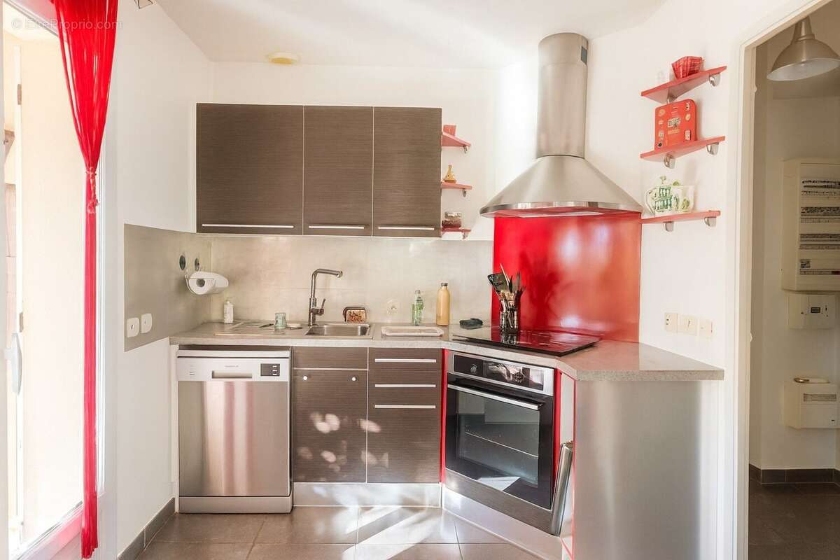 Maison à CHATEAUNEUF-VILLEVIEILLE