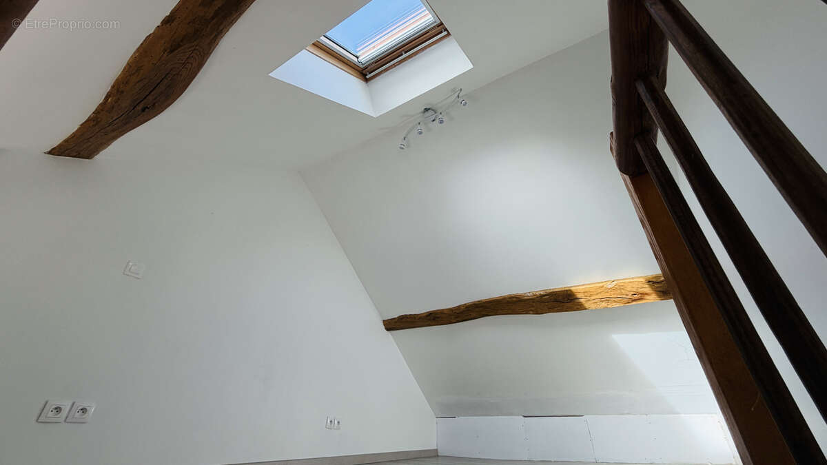 Maison 125m2 - trois chambre + mezzanine - jardin et dépendance - photo 8