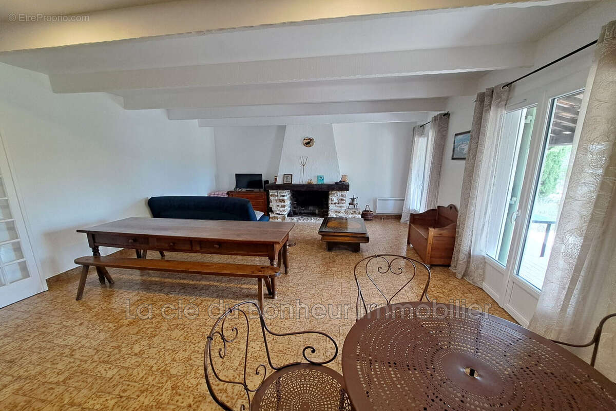 Maison à ARTIGNOSC-SUR-VERDON