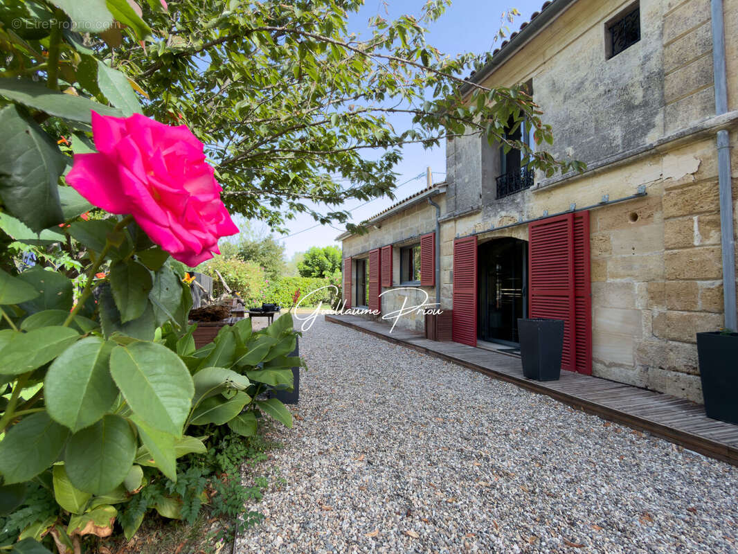 Maison 242 m² à Saint-Andre-De-Cubzac  - photo 12