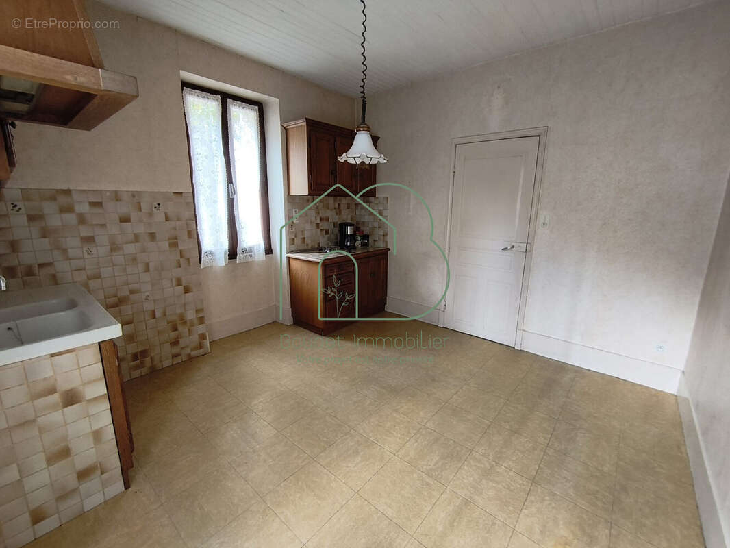Maison 84 m² à Decazeville  - photo 3