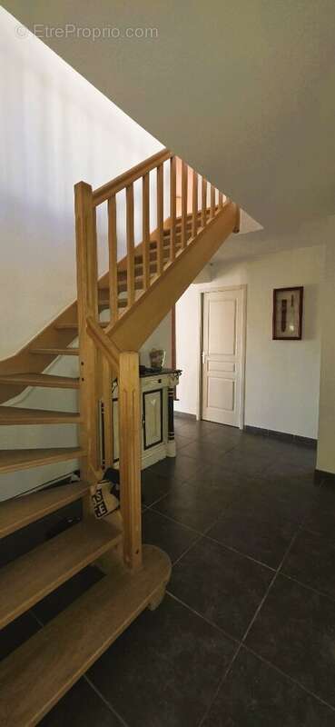 Maison à CHATEAUNEUF-VILLEVIEILLE