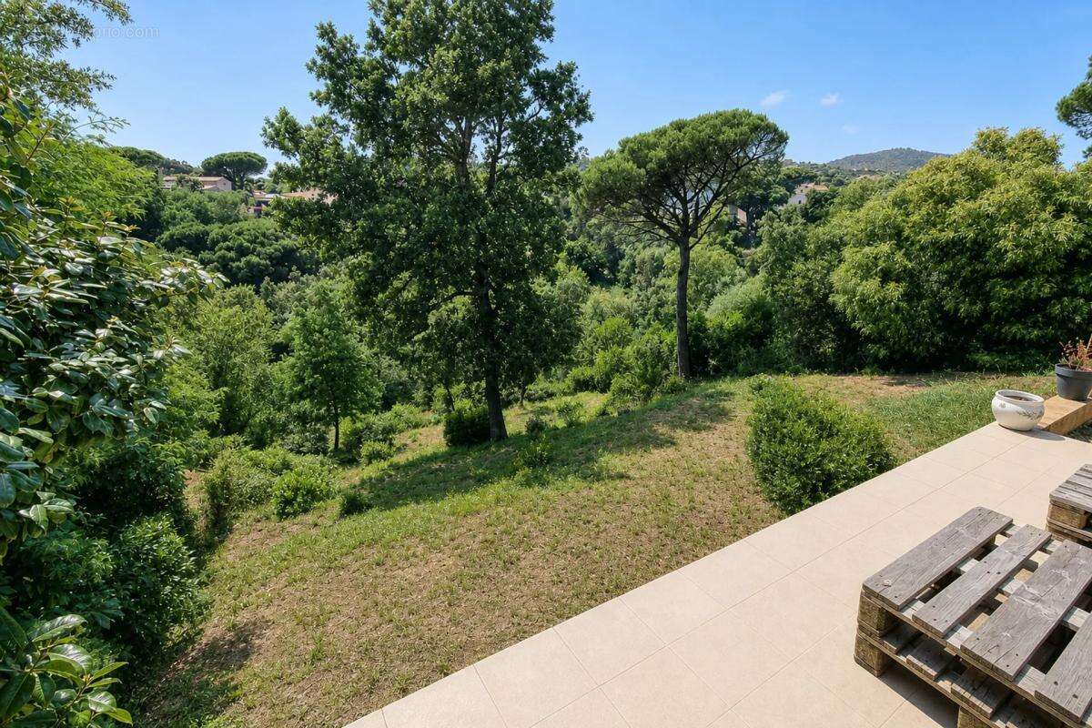 Maison à ROQUEBRUNE-SUR-ARGENS