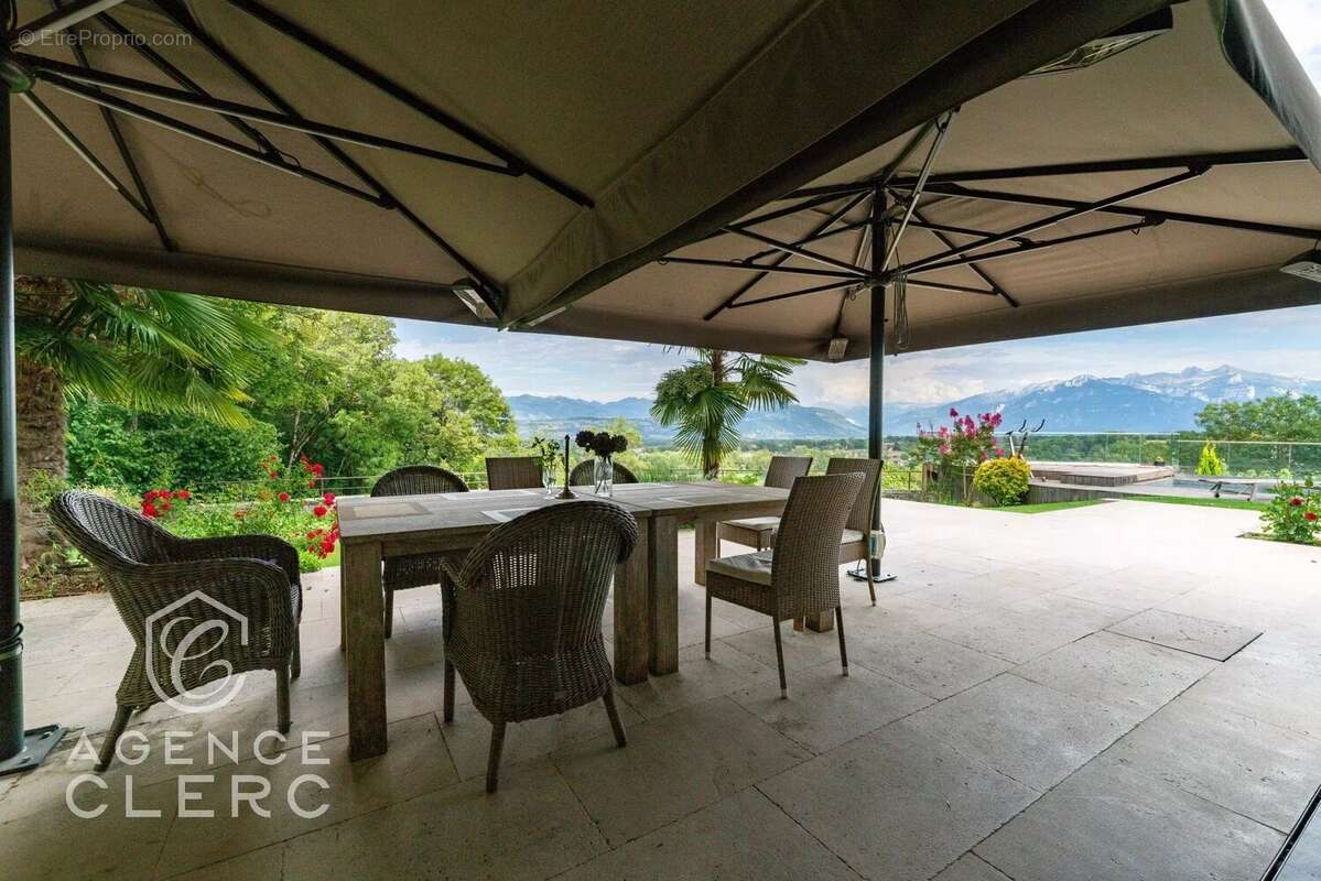 Maison à PERS-JUSSY