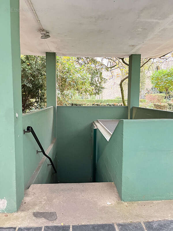 Parking à PARIS-20E