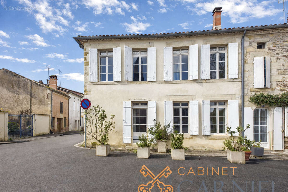 Maison à COUTHURES-SUR-GARONNE