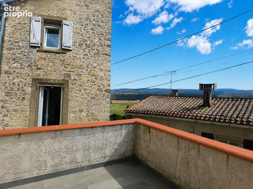 Maison avec terrasse et belle vue - photo 2
