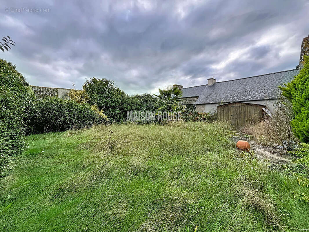 Maison en pierre avec jardin clos - Bourg de Lourmais - photo 16