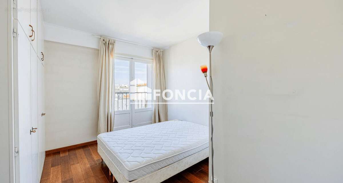 Appartement à PARIS-15E