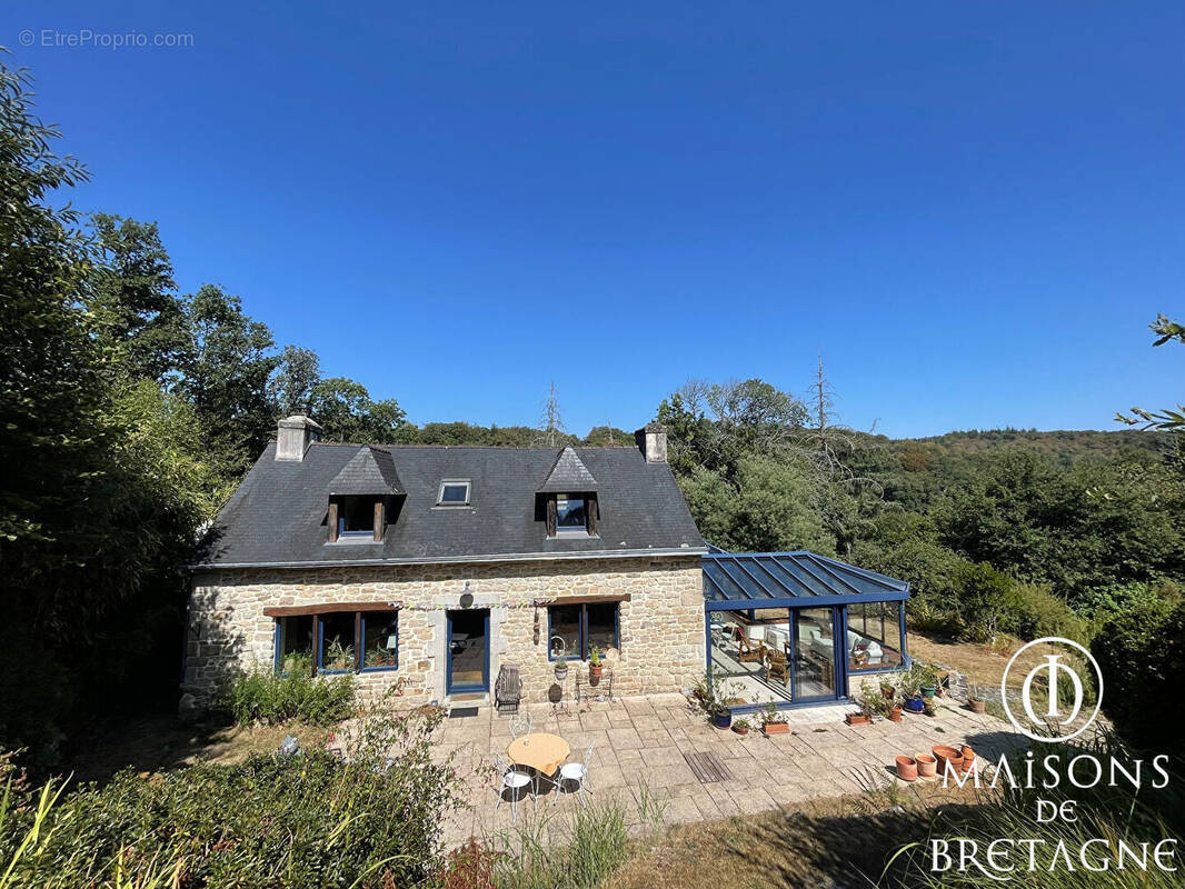 Maison et dépendance à Bannalec, sur un terrain de 1,7 hectare. - photo 1