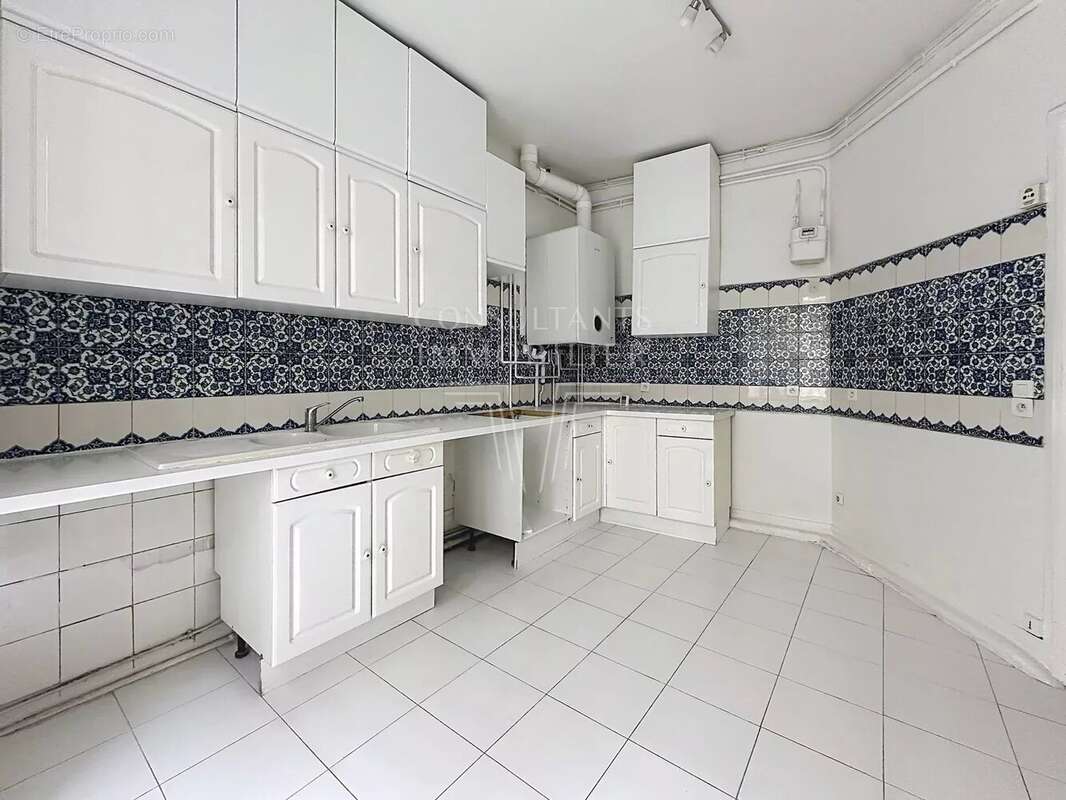 Appartement à PARIS-8E