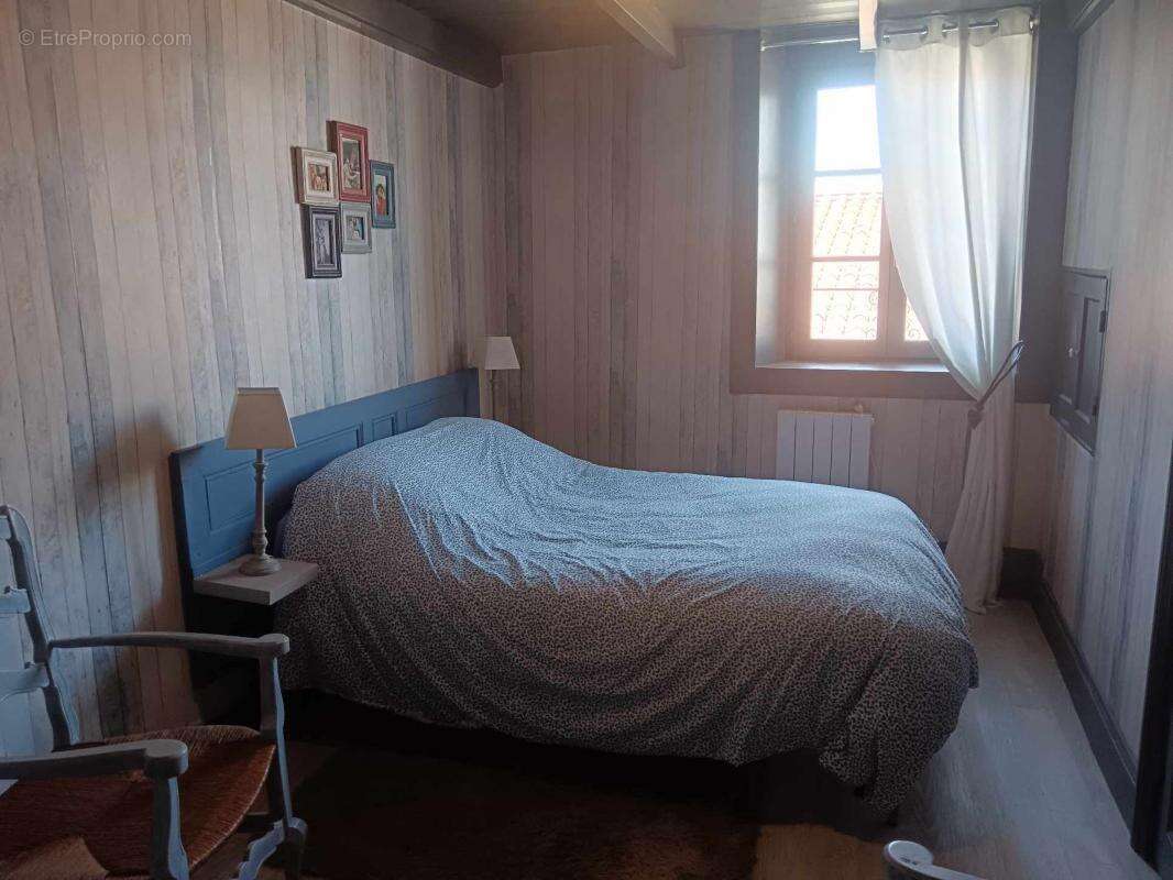 Maison à SAINT-BONNET-LE-CHATEAU