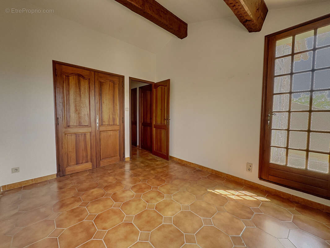 Villa T4 de 96 m2 hab. avec garage sur 349 m2 de terrain à pied du port du Brusc - photo 17