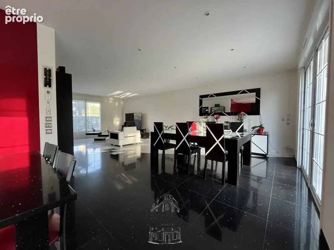 4358 - Belle maison longeant le golf d'Ormesson - photo 3