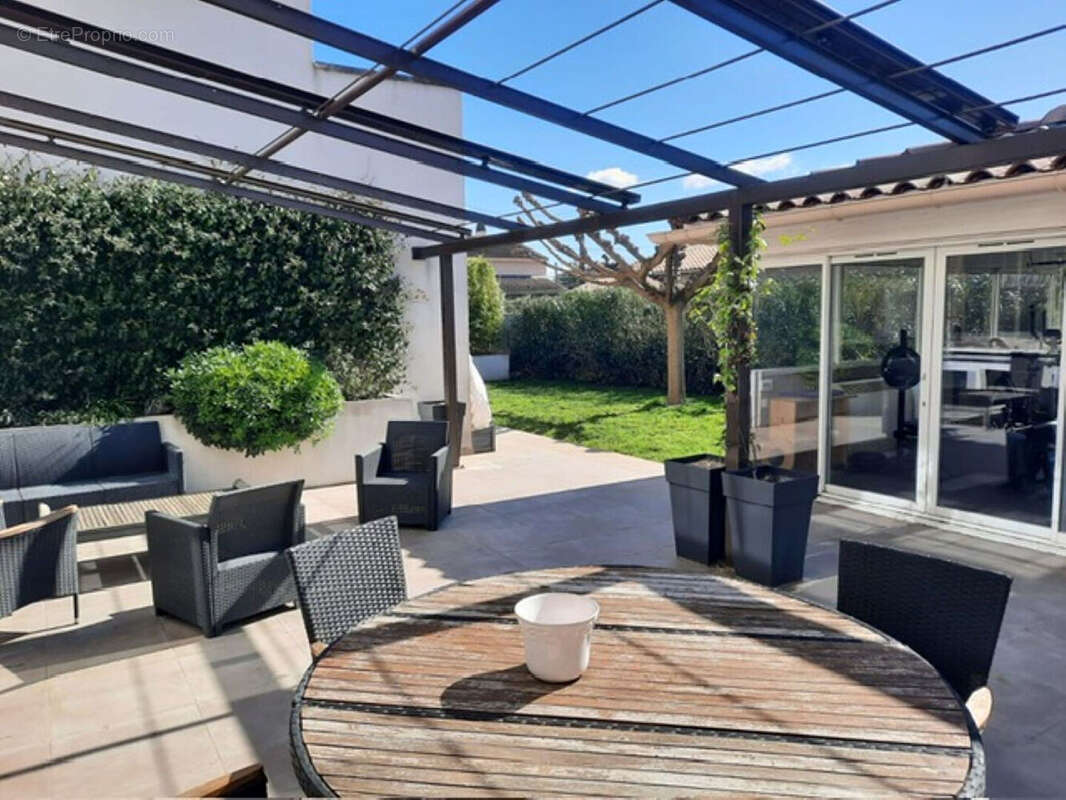 Maison à L&#039;ISLE-SUR-LA-SORGUE