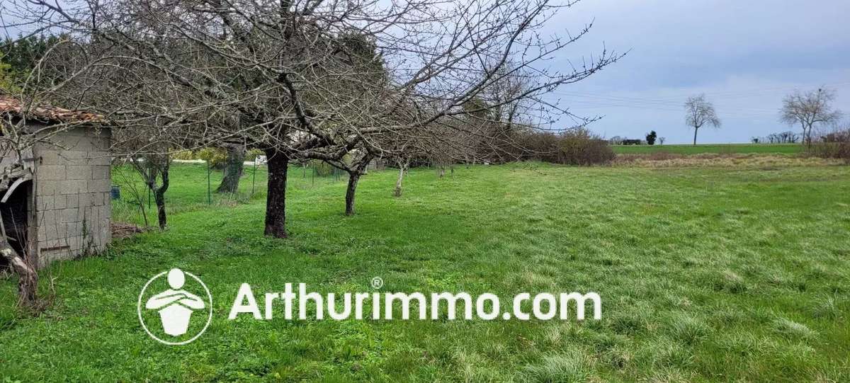 Terrain à ASNIERES-LA-GIRAUD