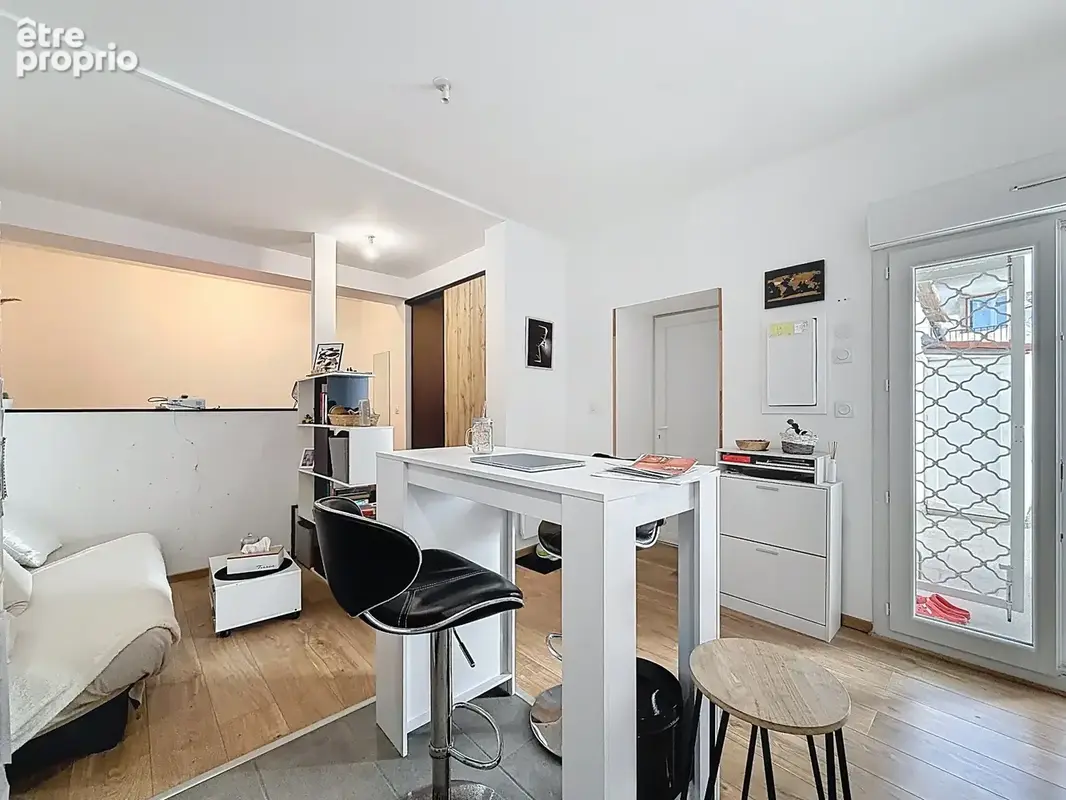 Immeuble à vendre MONTPELLIER (34) 254 m2 au sol -Comprenant un T1bis loué - un T3 libre - une remise de 100 m2 libre - un local - photo 2