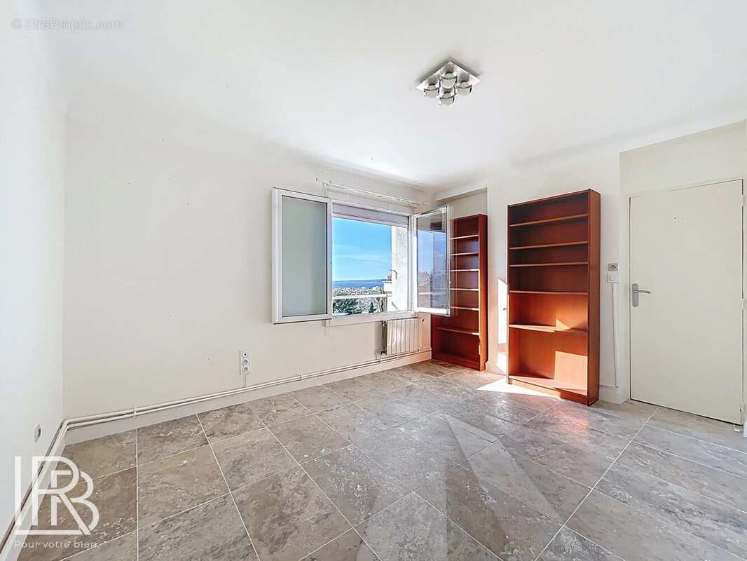 Appartement à MARSEILLE-7E