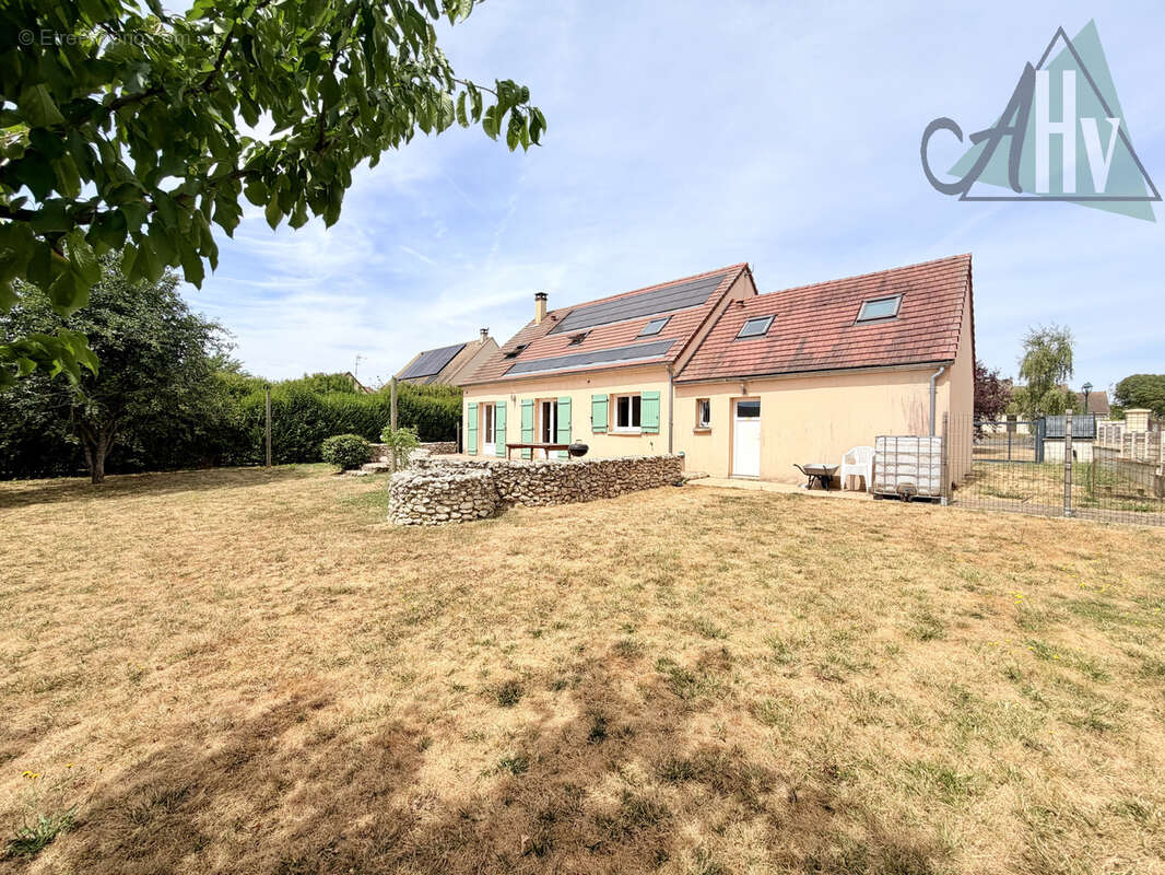 Maison - 7 pièces - avec jardin et garages - Villiers-Saint-Georges - photo 3
