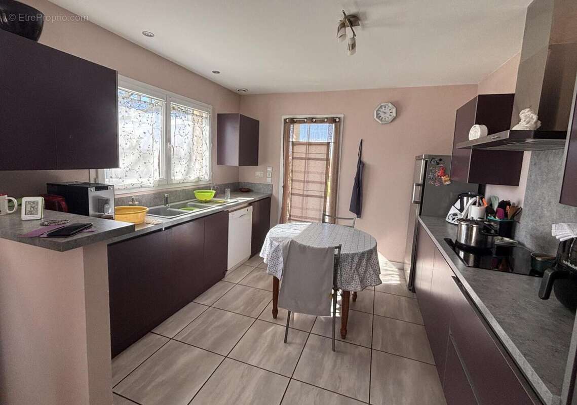 Maison 115 m² à La Cote-Saint-Andre  - photo 7