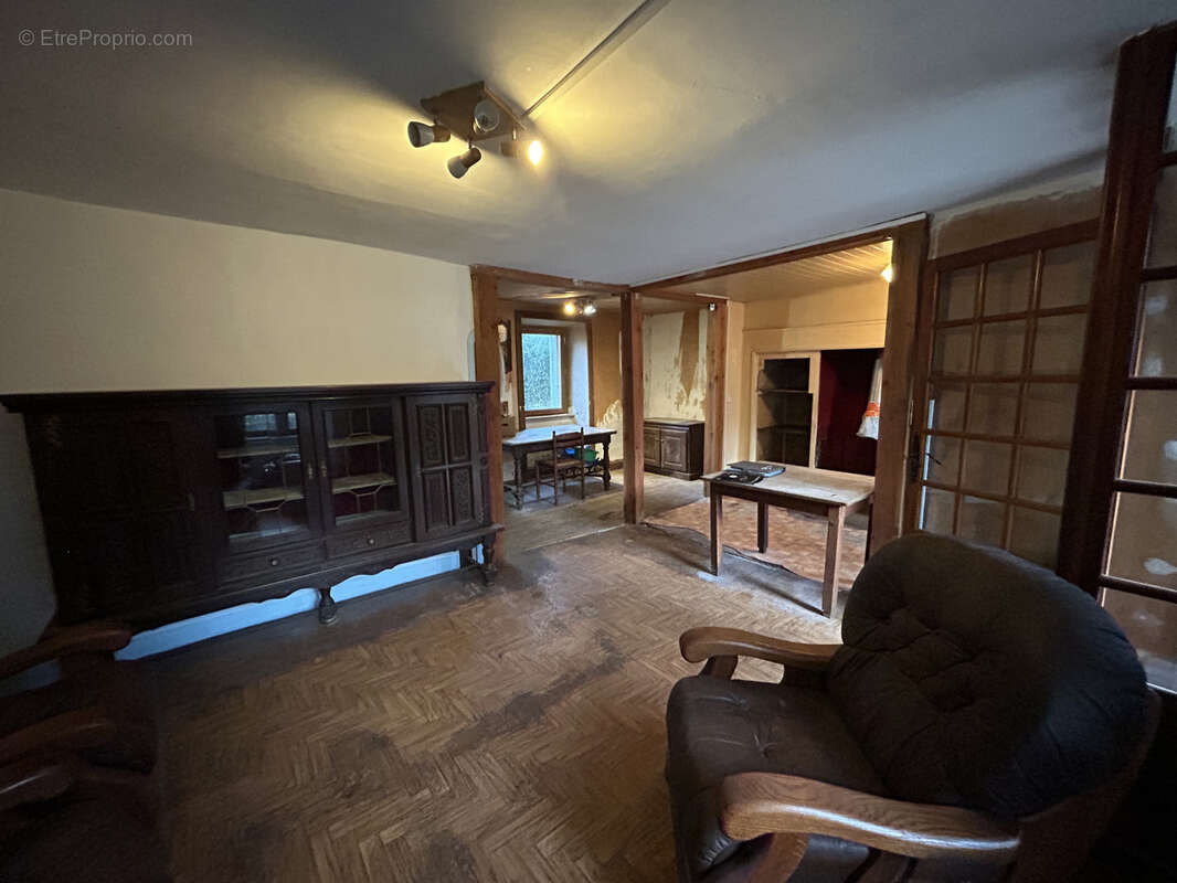 Maison à LA ROCHE-CANILLAC