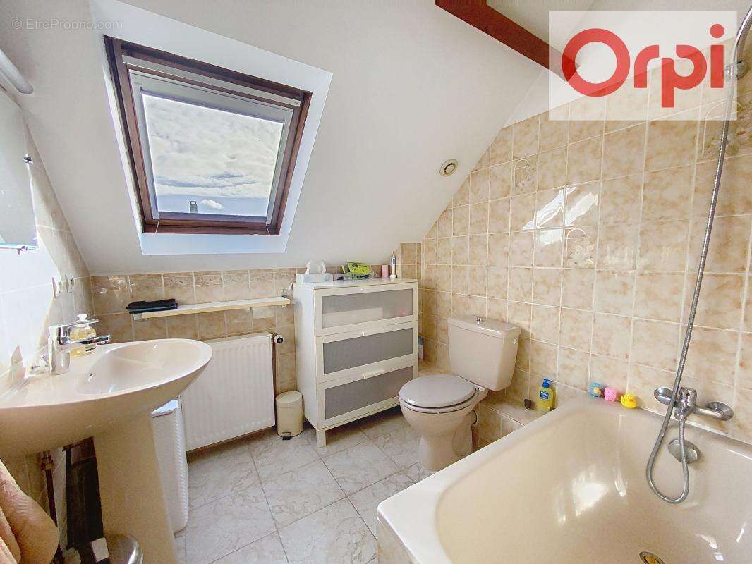 Maison à LES CLAYES-SOUS-BOIS