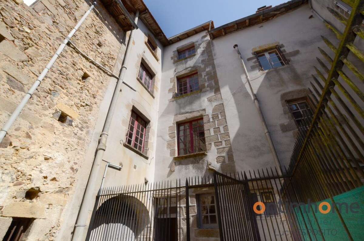  Opportunité Unique au Cœur du Village Historique de Confolens !  - photo 18