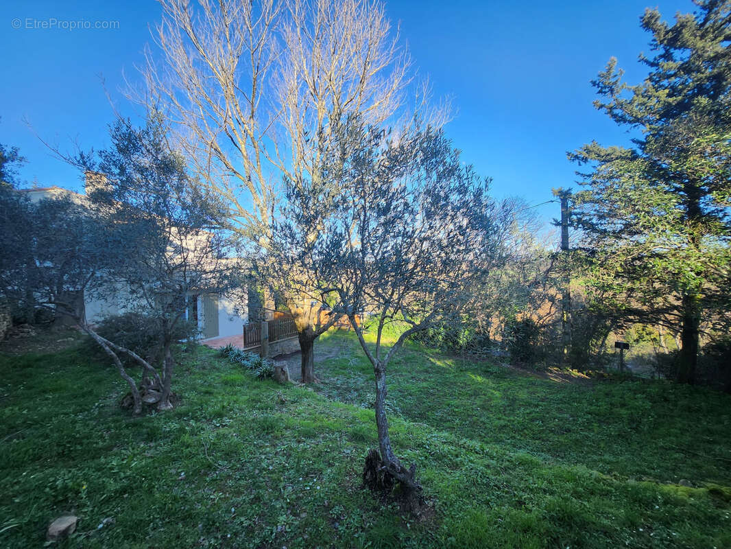 Maison à MONTAREN-ET-SAINT-MEDIERS