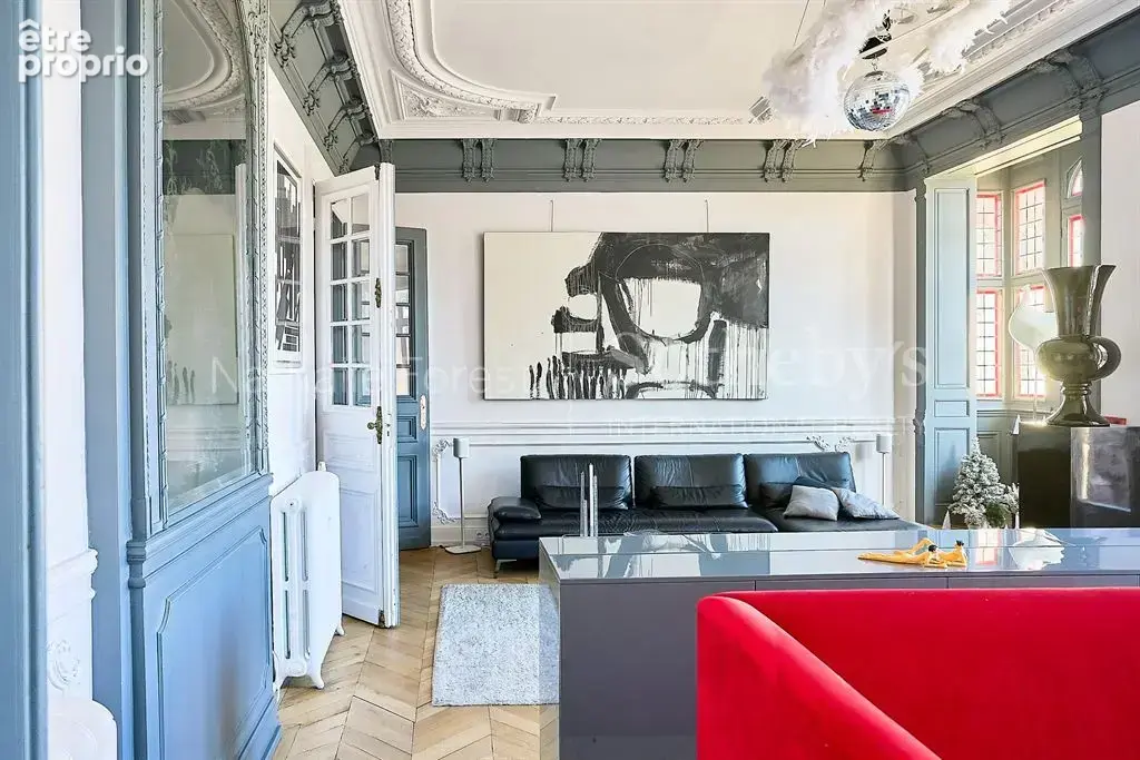 Exclusivité . Lille Sébastopol , splendide appartement type 5 entièrement rénové . Cave . parking . - photo 6