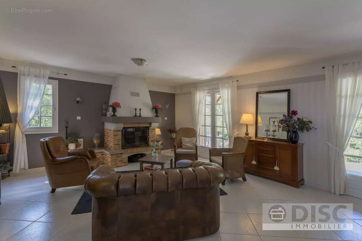 Maison de plain-pied avec vue, jardin et grand garage à 2 km de Saint-Antonin-Noble-Val. - photo 6