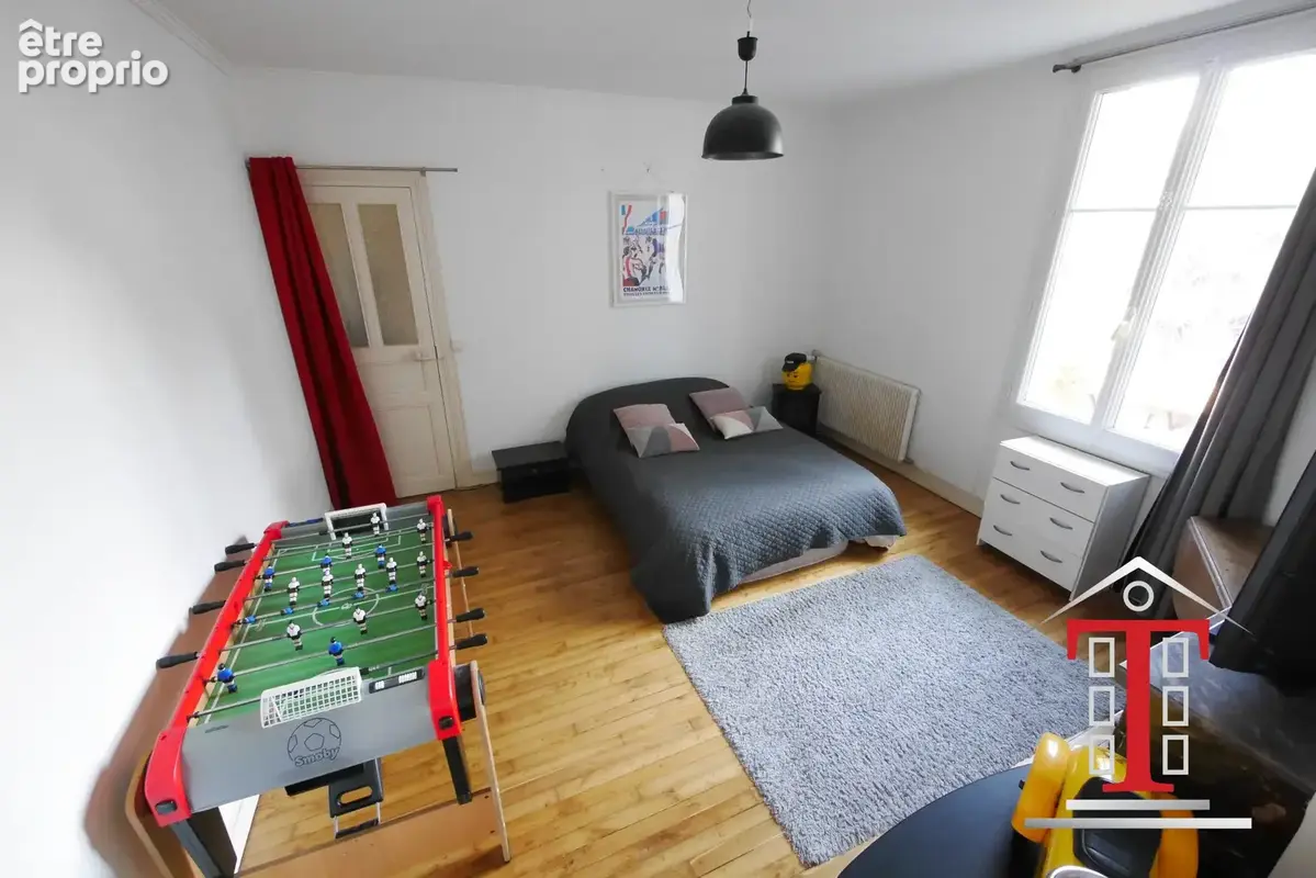 Chambre spacieuse et lumineuse