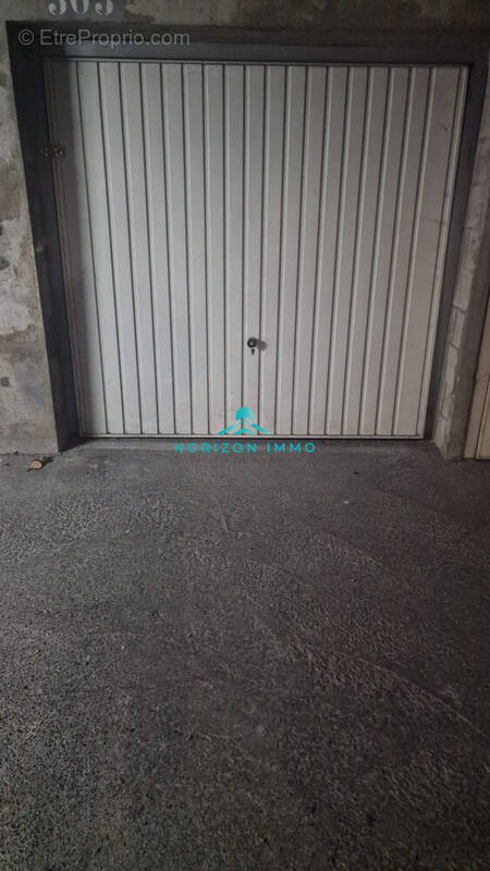 Parking à SAINT-LAURENT-DU-VAR