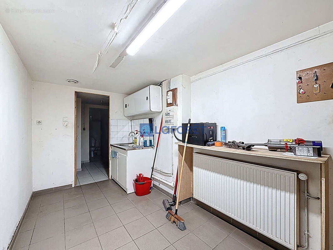 Ensemble immobilier 350 m2 - Atelier - Local commercial et appartement - photo 9