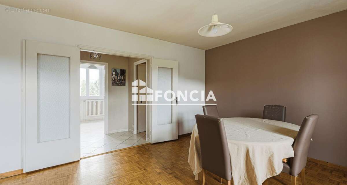 Appartement à SAINT-MARTIN-D'HERES