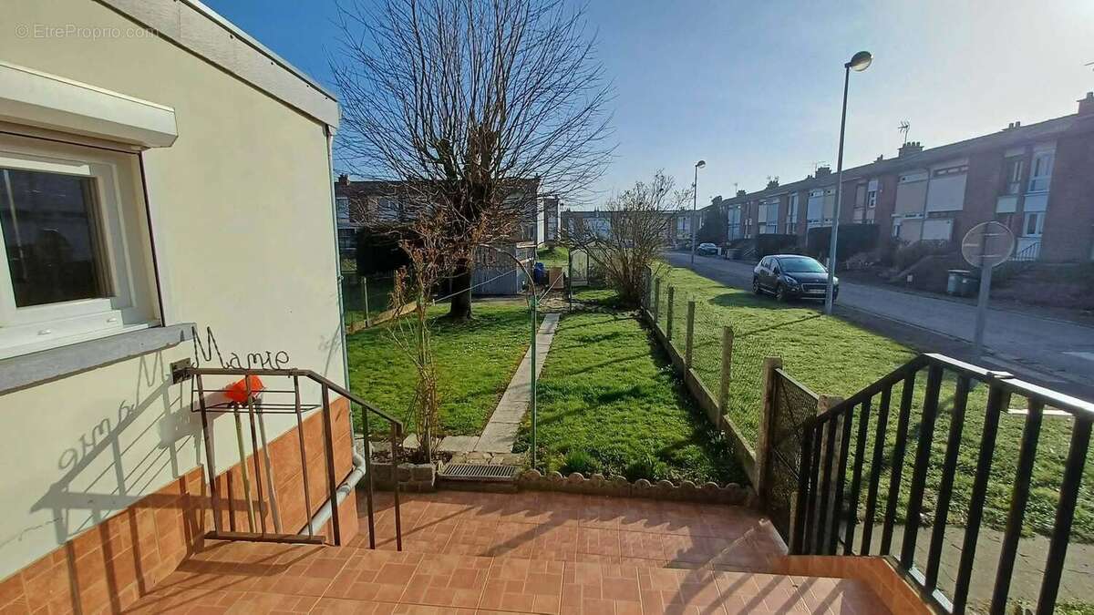 Photo 2 - Maison à PONT-SUR-SAMBRE