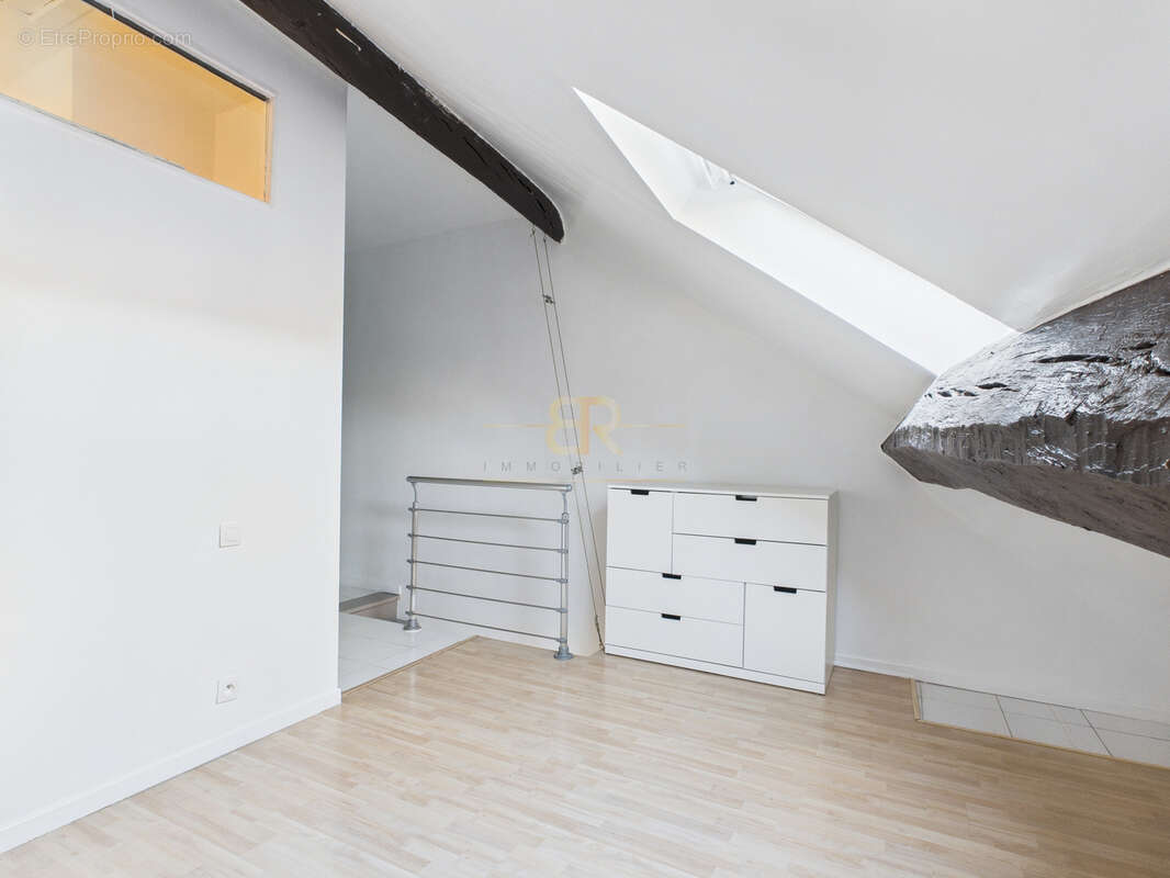 Appartement à PARIS-1E