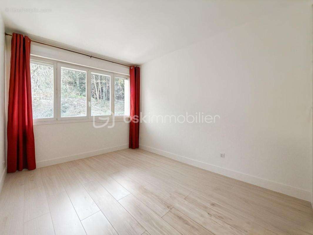 Appartement F4 - 75 m2 - 4 chambres - terrasse VUE SEINE - photo 8