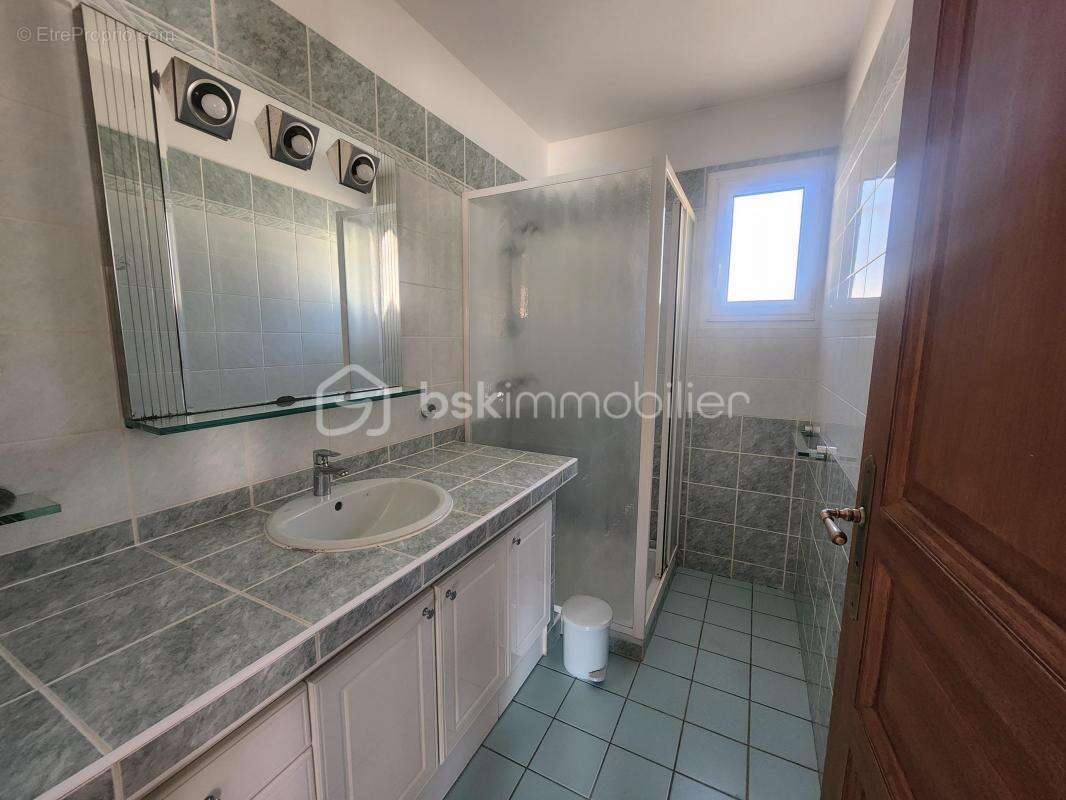 Maison à MONTELIMAR