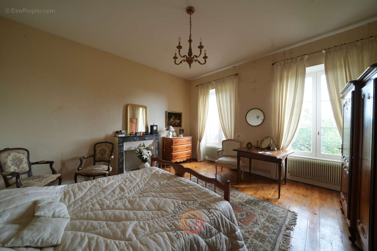 Maison à SAINT-MYON