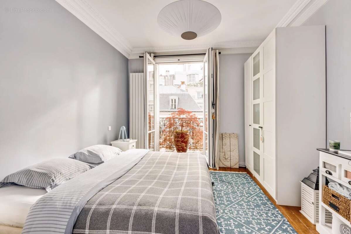 Appartement à PARIS-17E