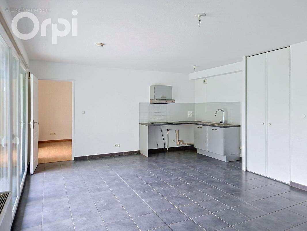 Appartement à ETREMBIERES
