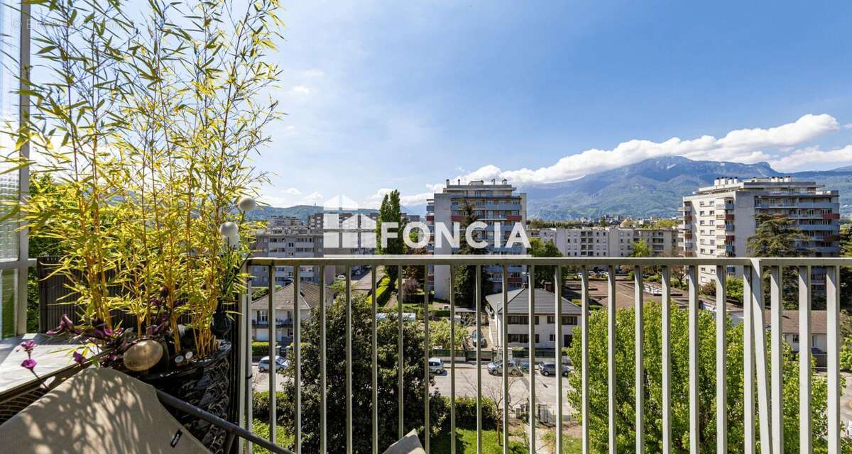 Appartement à SAINT-MARTIN-D'HERES