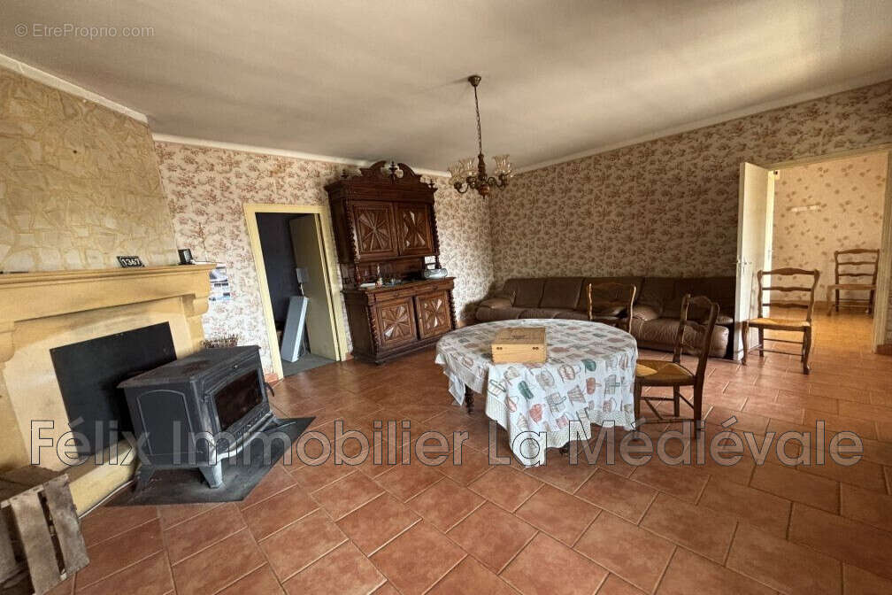 Maison 119 m² à Saint-Cybranet  - photo 6