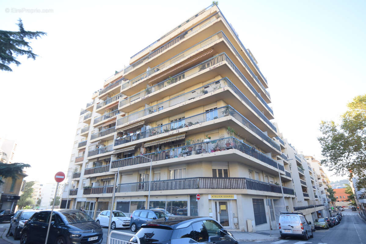 Nice St Roch - 2 pièces 46m2 Terrasse Cave et Possibilité Garage - photo 19