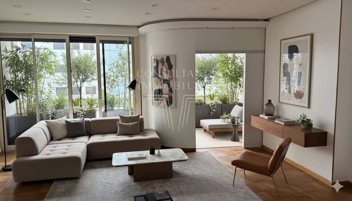 Appartement à PARIS-16E